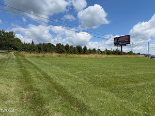 5760 Highway 11e, Piney Flats, TN 37686