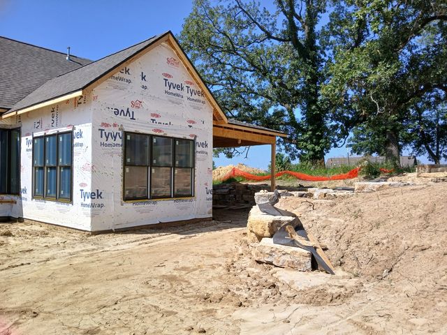 4772 WOODLAND Drive, Bettendorf, IA 52722