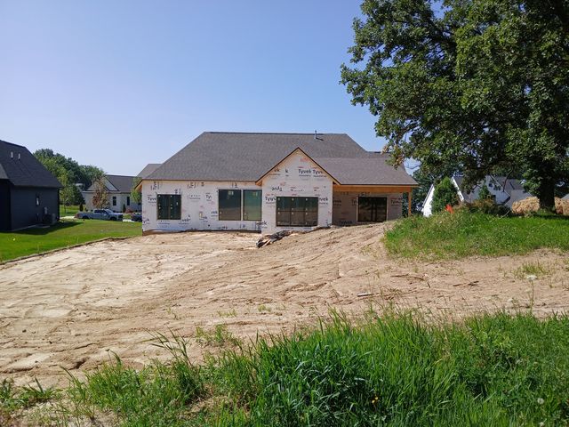 4772 WOODLAND Drive, Bettendorf, IA 52722