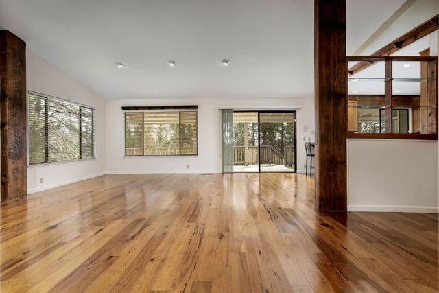 11977 Alta Sierra Dr, Grass Valley, CA 95949