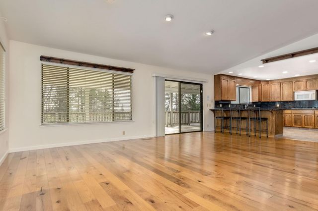 11977 Alta Sierra Dr, Grass Valley, CA 95949