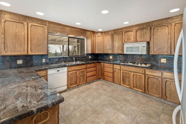 11977 Alta Sierra Dr, Grass Valley, CA 95949