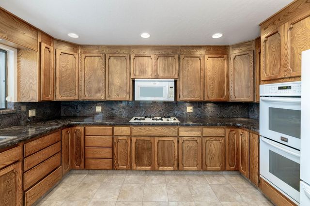 11977 Alta Sierra Dr, Grass Valley, CA 95949