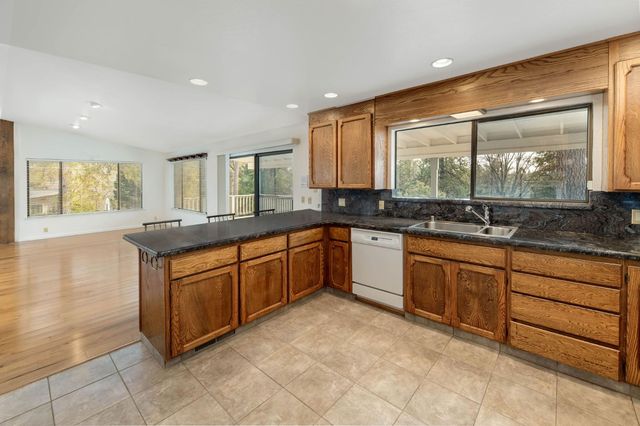 11977 Alta Sierra Dr, Grass Valley, CA 95949