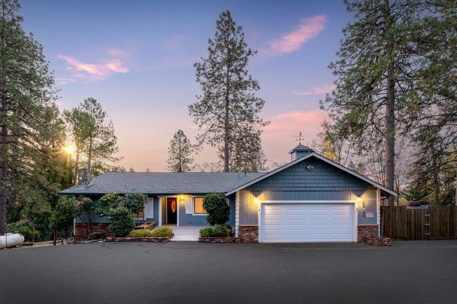 11977 Alta Sierra Dr, Grass Valley, CA 95949