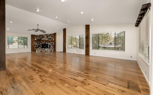 11977 Alta Sierra Dr, Grass Valley, CA 95949