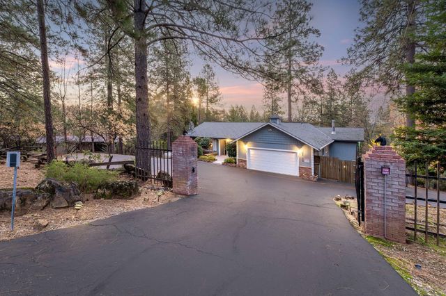 11977 Alta Sierra Dr, Grass Valley, CA 95949