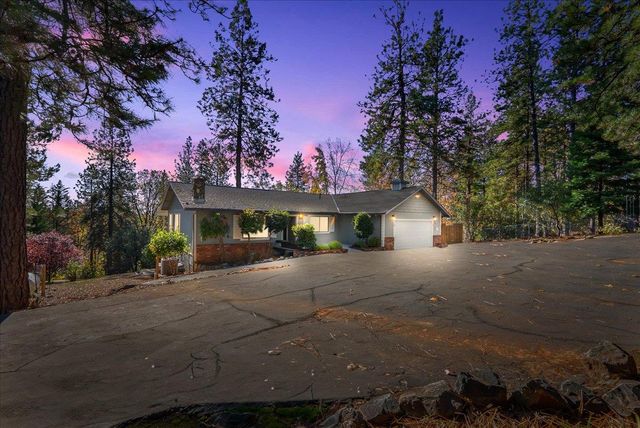 11977 Alta Sierra Dr, Grass Valley, CA 95949