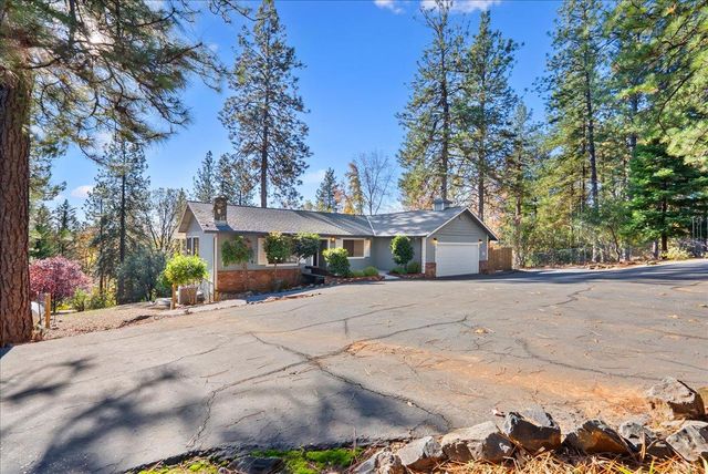 11977 Alta Sierra Dr, Grass Valley, CA 95949