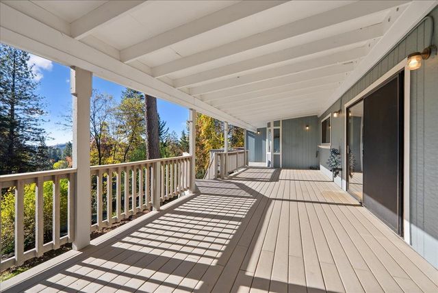 11977 Alta Sierra Dr, Grass Valley, CA 95949