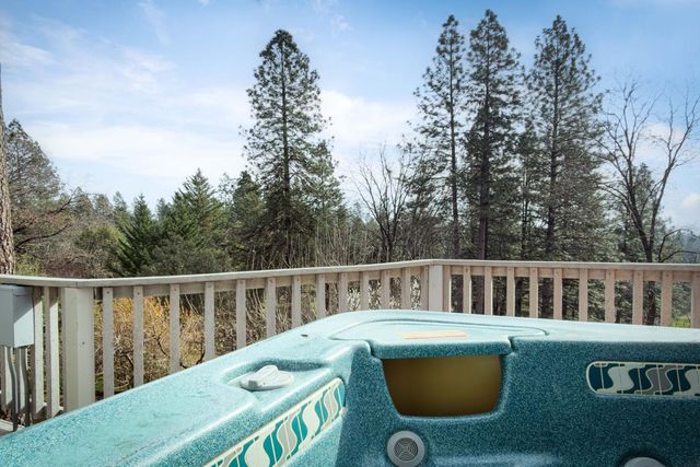 11977 Alta Sierra Dr, Grass Valley, CA 95949