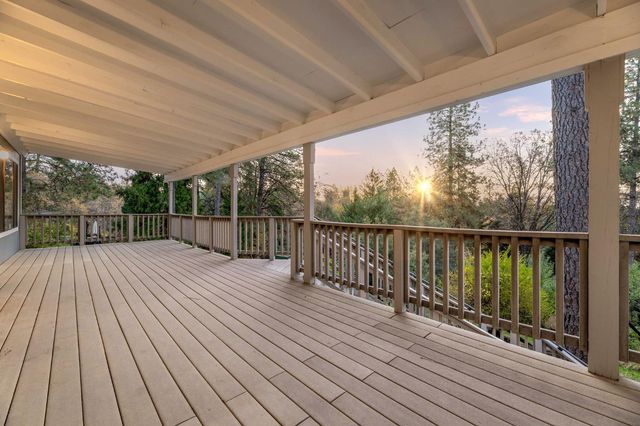 11977 Alta Sierra Dr, Grass Valley, CA 95949