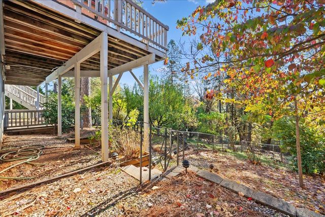 11977 Alta Sierra Dr, Grass Valley, CA 95949