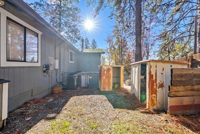 11977 Alta Sierra Dr, Grass Valley, CA 95949