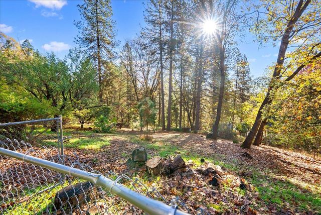11977 Alta Sierra Dr, Grass Valley, CA 95949