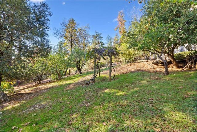 11977 Alta Sierra Dr, Grass Valley, CA 95949