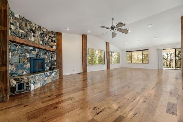 11977 Alta Sierra Dr, Grass Valley, CA 95949