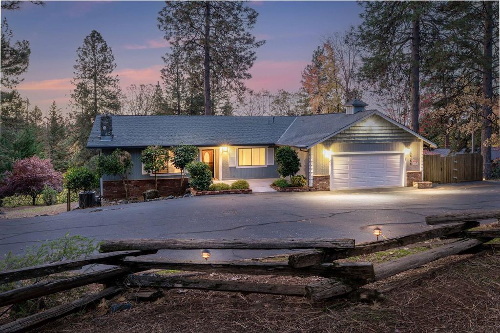11977 Alta Sierra Dr, Grass Valley, CA 95949