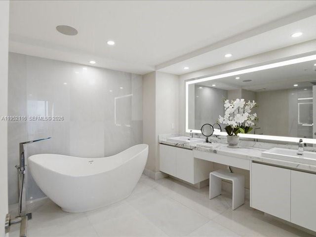 330 Sunny Isles Blvd 5-2404, Sunny Isles Beach, FL 33160