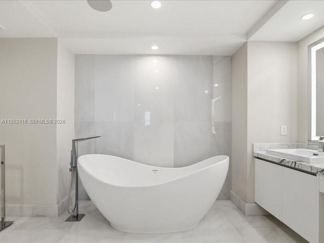 330 Sunny Isles Blvd 5-2404, Sunny Isles Beach, FL 33160