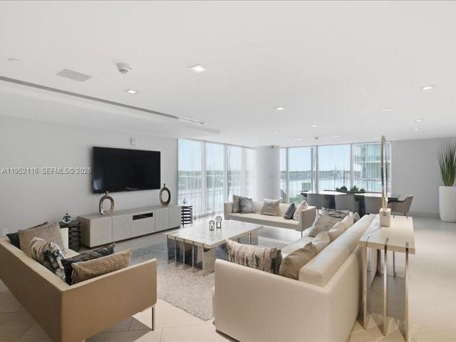 330 Sunny Isles Blvd 5-2404, Sunny Isles Beach, FL 33160