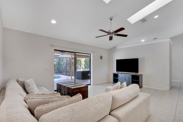 1991 SE Aires Lane, Port St Lucie, FL 34984