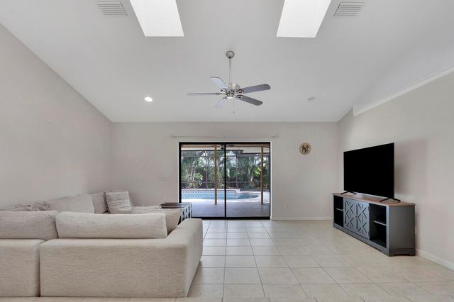 1991 SE Aires Lane, Port St Lucie, FL 34984