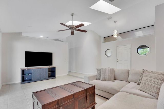 1991 SE Aires Lane, Port St Lucie, FL 34984