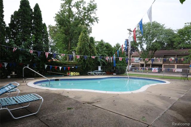 19820 W 12 Mile Road 25, Southfield, MI 48076