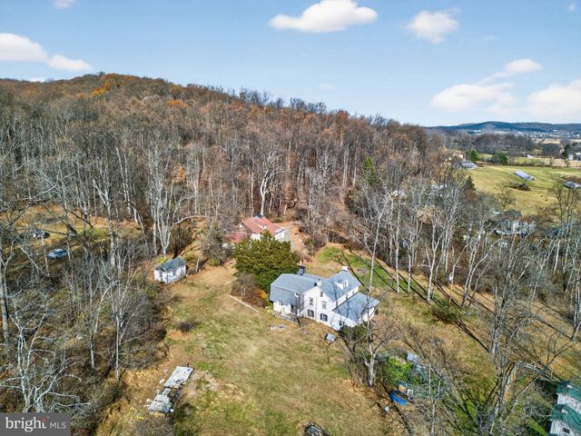 40 WHEELER LN, Bally, PA 19503