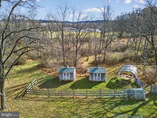 40 WHEELER LN, Bally, PA 19503