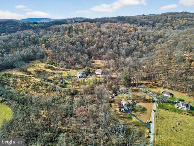 40 WHEELER LN, Bally, PA 19503