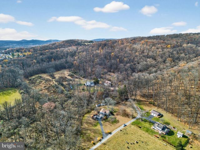 40 WHEELER LN, Bally, PA 19503