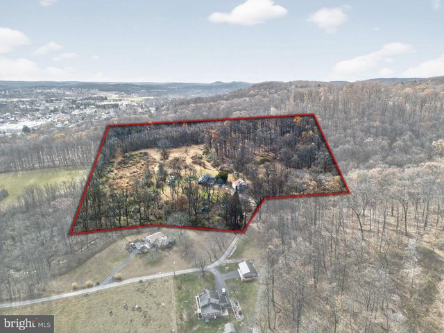 40 WHEELER LN, Bally, PA 19503