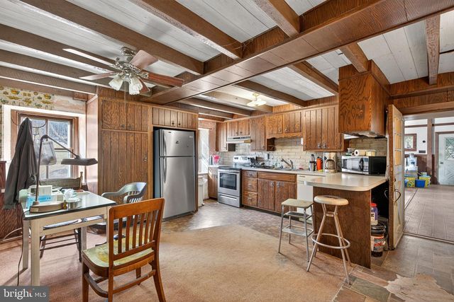 40 WHEELER LN, Bally, PA 19503