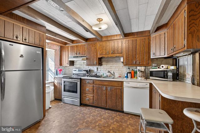 40 WHEELER LN, Bally, PA 19503