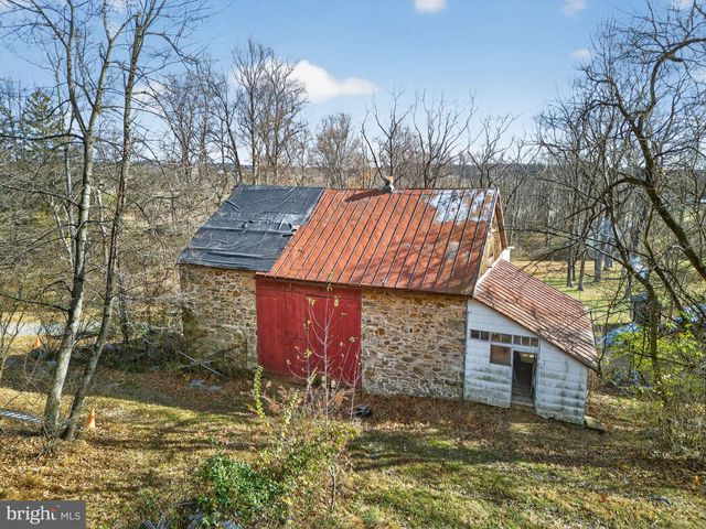 40 WHEELER LN, Bally, PA 19503