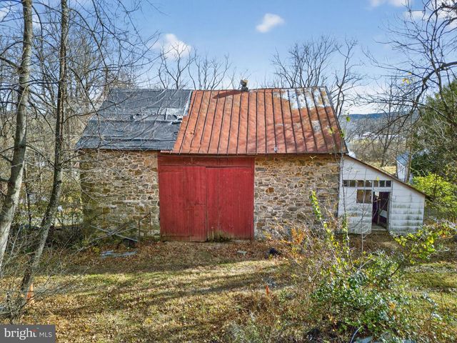 40 WHEELER LN, Bally, PA 19503