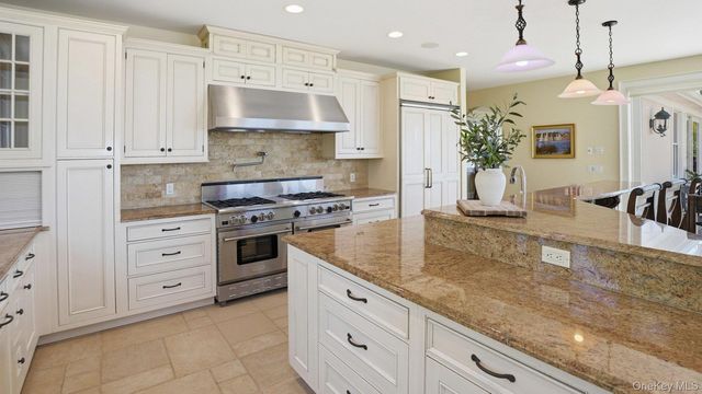 3172 Sound Avenue, Baiting Hollow, NY 11933
