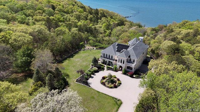 3172 Sound Avenue, Baiting Hollow, NY 11933