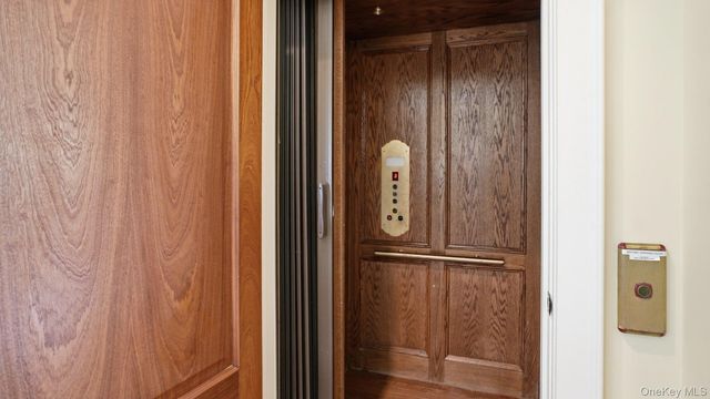 3172 Sound Avenue, Baiting Hollow, NY 11933