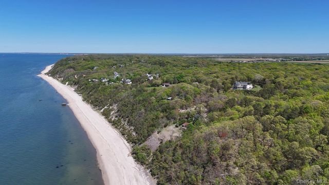 3172 Sound Avenue, Baiting Hollow, NY 11933