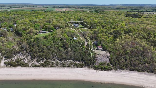 3172 Sound Avenue, Baiting Hollow, NY 11933