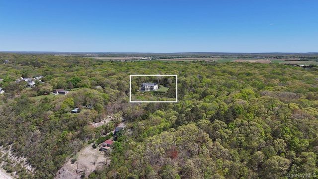 3172 Sound Avenue, Baiting Hollow, NY 11933
