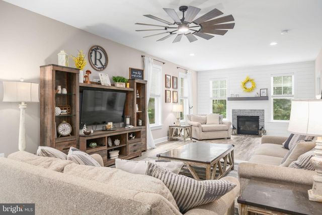 7117 PULLEN DR, Fredericksburg, VA 22407