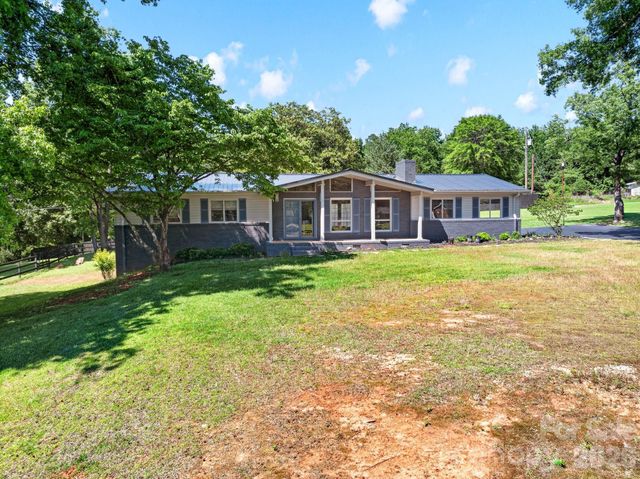1064 Knollwood Road, Boiling Springs, SC 29316