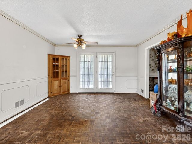 1064 Knollwood Road, Boiling Springs, SC 29316