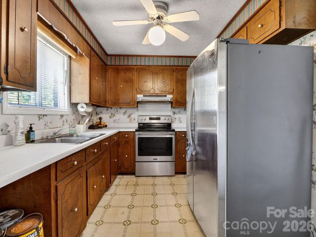 1064 Knollwood Road, Boiling Springs, SC 29316