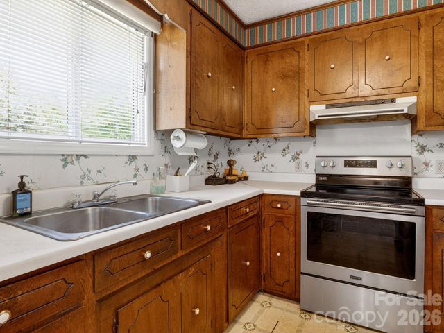 1064 Knollwood Road, Boiling Springs, SC 29316