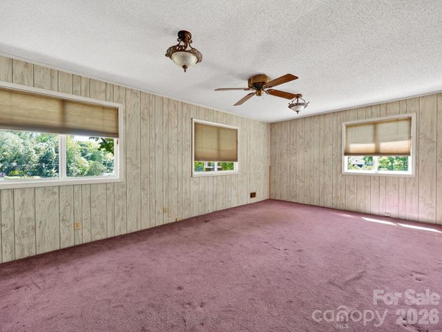 1064 Knollwood Road, Boiling Springs, SC 29316